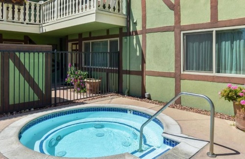 Solvang House | Top Pick! 3 Family-Friendly Units w/ FREE BFast, Stroll Around Sunny Fields Park