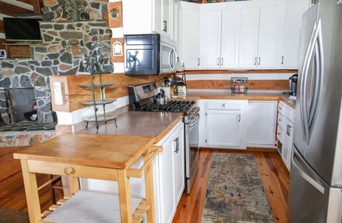 Meadows Of Dan Cabin | Touche' Too Cabin by Buffalo Mtn Getaway
