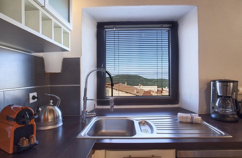 Calenzana Apartment | Très bel appartement Celu : ambiance village et belle vue tout confort