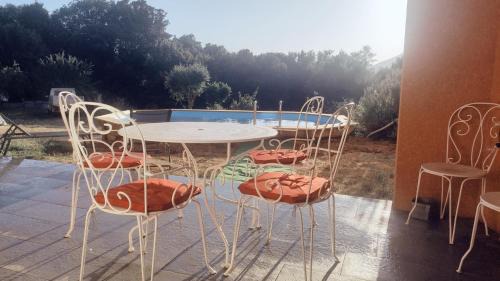 Sainte-Lucie-de-Tallano Apartment | Très joli gîte T3, 55m2 climatisé avec Piscine Privée région Propriano 5 personnes