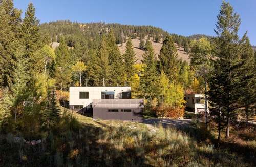 Wilson House | Tranquil 2-bedroom modern retreat