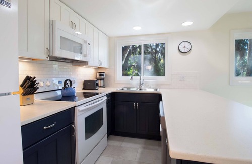 Ocean Ridge House | Tranquil cottage overlooking the golf course