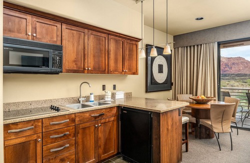 Ivins Villa | Tranquil Desert Hideaway w/Scenic Balcony Views | Snow Canyon State Park -1.3mi