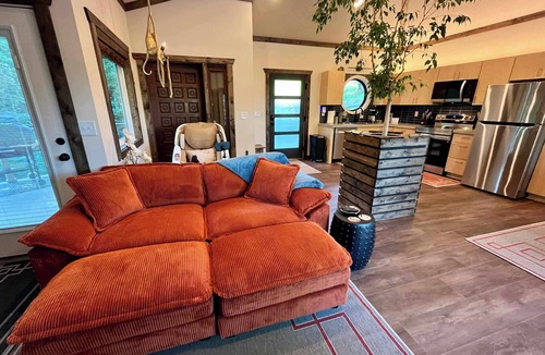 Denniston Cabin | Tranquil Hideaway - Romantic Spa Retreat with Hot Tub and Sauna