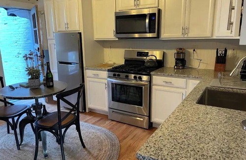 Cincinnati Cottage | Tranquil In-Town Garden Carriage House, No pet fee