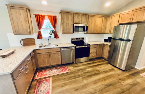 Hazel Dell House | Tranquil Modern Comfort, 3-bedroom, 2 bathroom home with AC in Vancouver