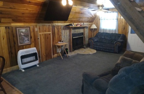 Wellington House | Tranquil Oaks Cabin.