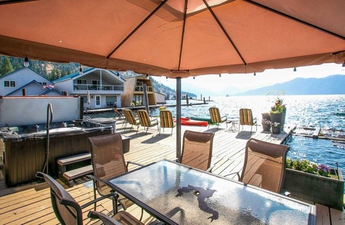 Bayview House | Tranquil Waters Float Home