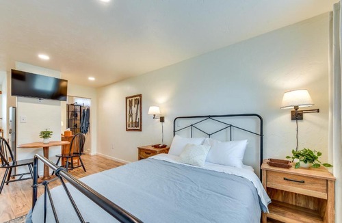 Elgin Apartment | Tranquil Wine Country Studio w/Hillside Views