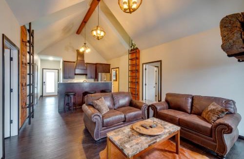 Columbia House | Tranquility Lake Getaway on 27 Acres!