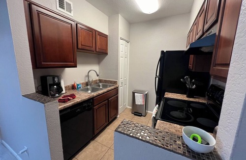 Hedrick Acres Condo | Travel Nurse Friendly · Banner 5 min · Gated Community