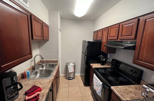 Hedrick Acres Condo | Travel Nurse Friendly · Banner 5 min · Gated Community