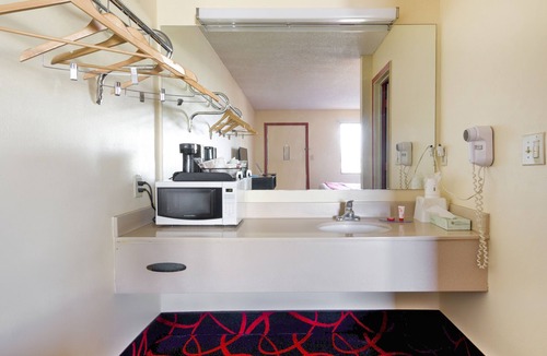 Richmond Hotel | Travelodge by Wyndham Richmond IN