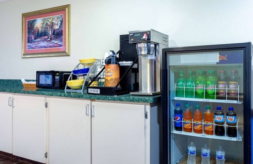 Richmond Hotel | Travelodge by Wyndham Richmond IN