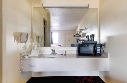 Richmond Hotel | Travelodge by Wyndham Richmond IN