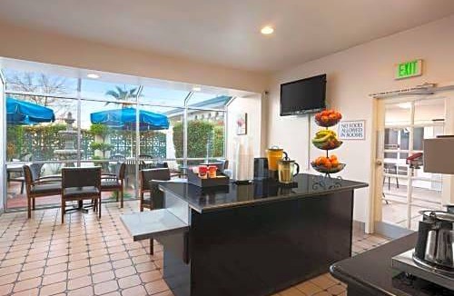 Oleander - Sunset Hotel | Travelodge by Wyndham Bakersfield