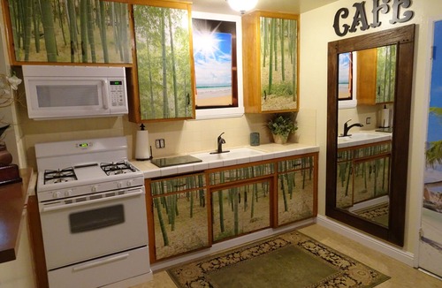 Bakersfield House | Treasure Island 2 Br Home, Garage, fenced in front yard, pet door, Wi-Fi