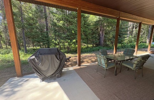 Trout Creek Apartment | Tremendous 1-bedroom studio in quaint Trout Creek perfect for getaway