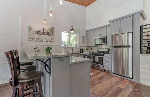 Douglas City House | Trinity River Modern Farmhouse: Private Boat Launch, Fire Pit, outdoor games