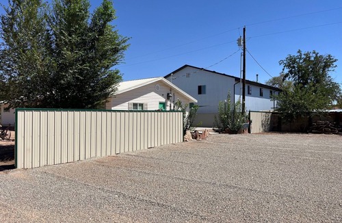 Hanksville House | Trista's Farmhouse 4-bedroom in Hanksville with EV Charger