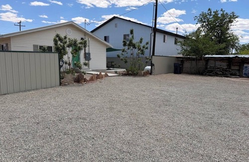 Hanksville House | Trista's Farmhouse 4-bedroom in Hanksville with EV Charger