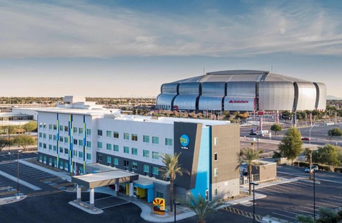 Glendale Sports and Entertainment District Hotel | Tru By Hilton Phoenix Glendale Westgate