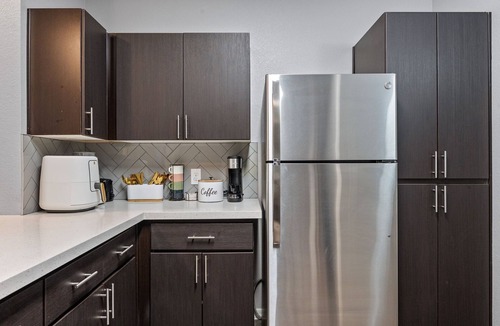 Deer Valley Apartment | TSMC - 2 Bedroom 2 Bath w/Pool and Gym #2003