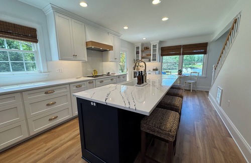 Unionville House | Tuckaway Cove. Book your fall get away now. New kitchen 2025