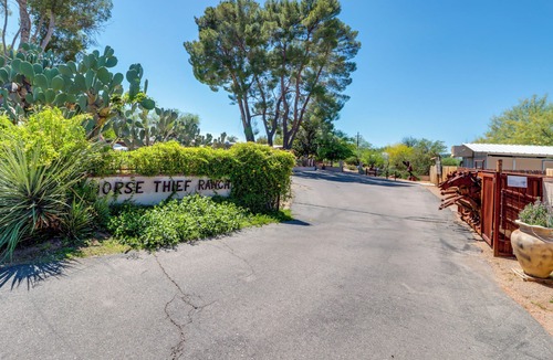 Tucson Cottage | Tucson Casita w/Shared Swim Spa, Close to Hiking!