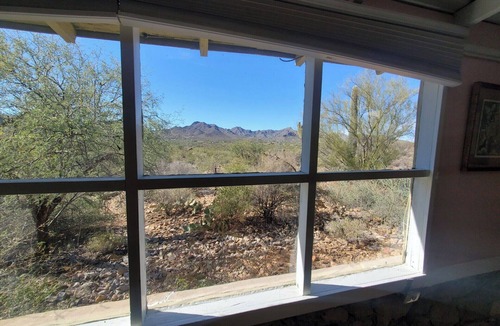 Tucson Apartment | Tucson Desert Deer Trail Cabin Spacious 2B with Amazing Mountain View