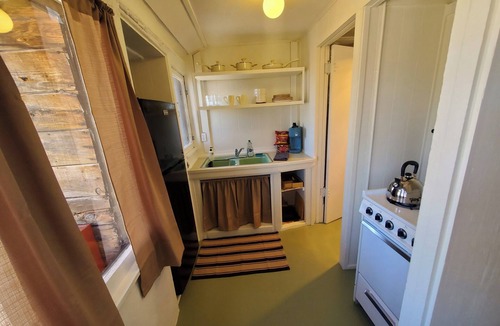 Tucson Apartment | Tucson Desert Historic Nature Cabin Charming 1BR