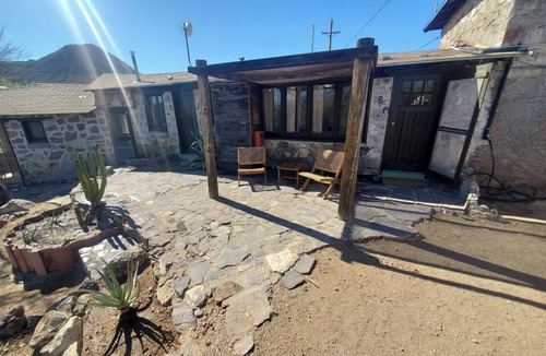 Tucson Apartment | Tucson Desert Historic Nature Cabin Charming 1BR