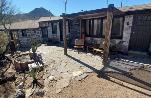 Tucson Apartment | Tucson Desert Historic Nature Cabin Charming 1BR