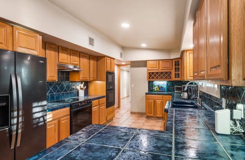 Oro Valley Estates House | @TucsonMuralHouse w/pool & hot tub on golf course