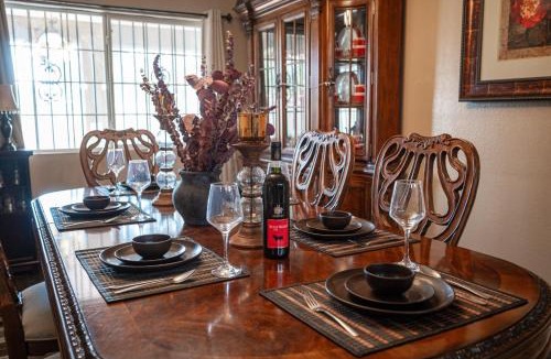 Sunrise Manor House | Tuscan Oasis: Elegance with Comfort. King Bed.