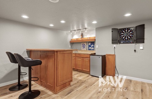 Rathdrum House | Twin Lakes Village 3-Story Townhouse—Golf Views, Wet Bar, Game Room, Pool!