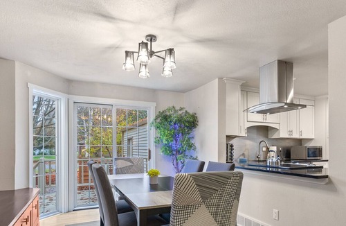 Rathdrum House | Twin Lakes Village 3-Story Townhouse—Golf Views, Wet Bar, Game Room, Pool!