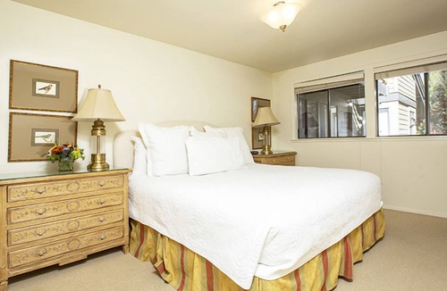 Elkhorn Hotel | Two-Bed Three-Bed Village Condo w/Mountain Views & Access to Outdoor Pool
