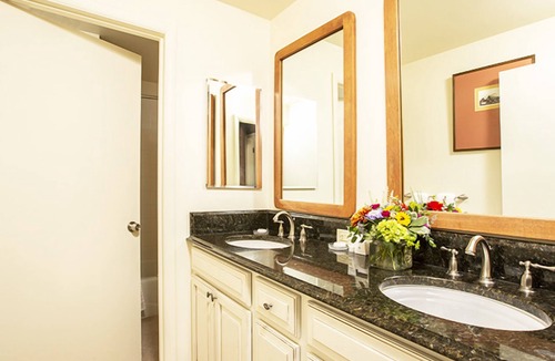 Elkhorn Hotel | Two-Bed Three-Bed Village Condo w/Mountain Views & Access to Outdoor Pool