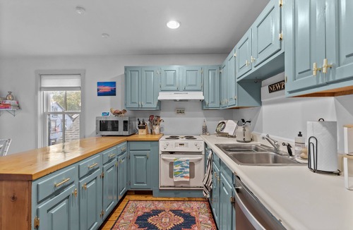 The Point Apartment | Two Bed, Two Bath, two blocks from water, downtown Newport summer rental.