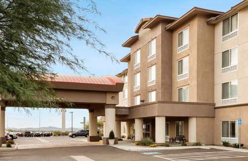 Barstow Hotel | Two Bright, Inviting Room w/Free Breakfast – Perfect Stop for Mojave Visitors