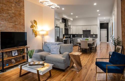 Covington Apartment | Two Condos for 14 Guests, 5 Bedrooms, Free Parking