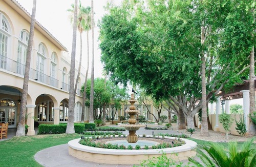 Downtown Resort | TWO COZY UNITS! HEATED POOL, PARKING
