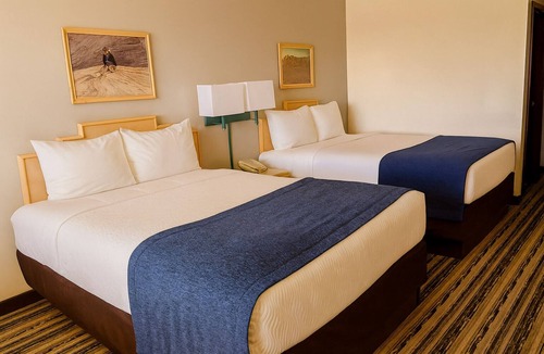 St. Michaels Hotel | Two Double Beds near Navajo Nation Museum 3.9mi | Free Hot Breakfast & Sauna