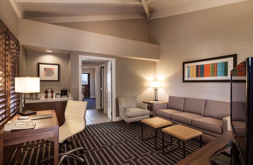 North Mountain Hotel | Two King Room at a 4⭐️ Hotel