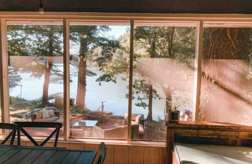 Martinsville Cabin | Two lakefront cabins next door