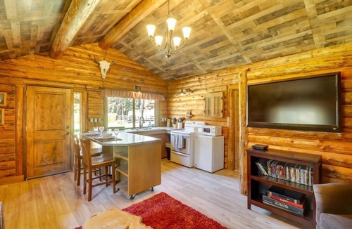 Rexford Cabin | Two Montana Cabins w/Hot Tubs Near Lake Koocanusa