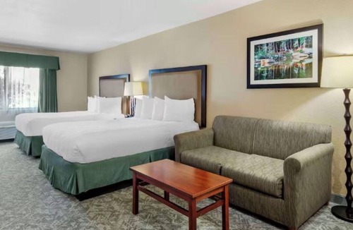 Eagle Hotel | Two Pet-Friendly 2-Floor Suites w/Free Breakfast & Parking +Indoor Pool Access