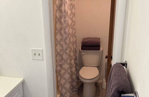 Fillmore Apartment | Two Queen bed remodeled studio with fast WiFi in Fillmore