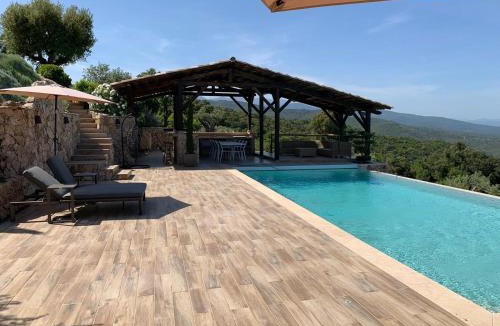 Sari-Solenzara Villa | U CASEDDU- Villa piscine privée chauffée- vue mer- clim-wifi